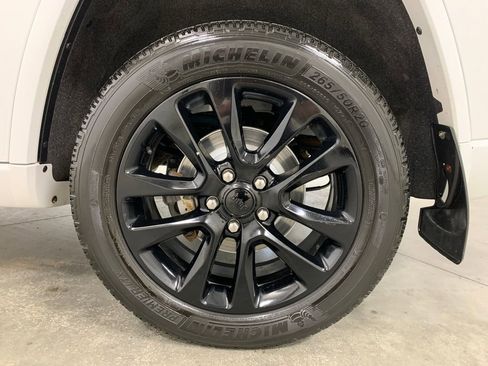 Used 2019 Jeep Grand Cherokee Altitude AWD/4WD image 23