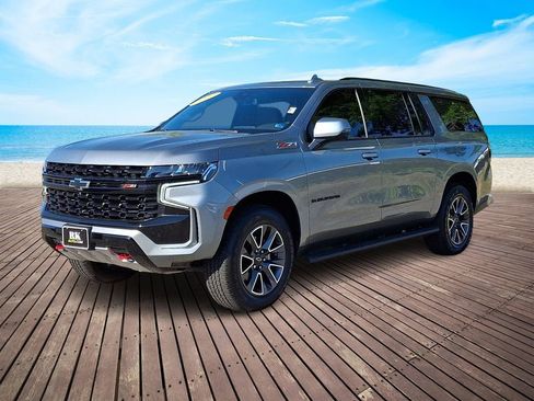 Certified 2023 Chevrolet Suburban Z71 w/ Luxury Package AWD/4WD image 3
