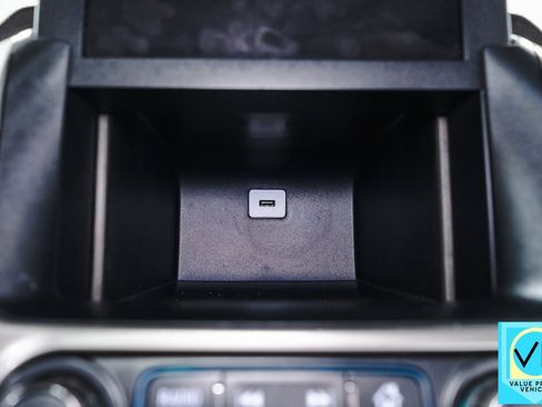 Used 2020 Chevrolet Tahoe Premier image 17