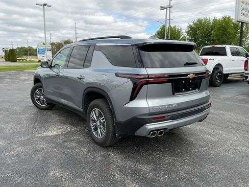 Used 2025 Chevrolet Traverse LT FWD image 5