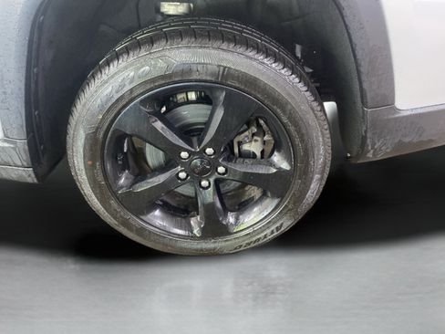 Used 2023 Jeep Grand Cherokee L Laredo AWD/4WD image 25
