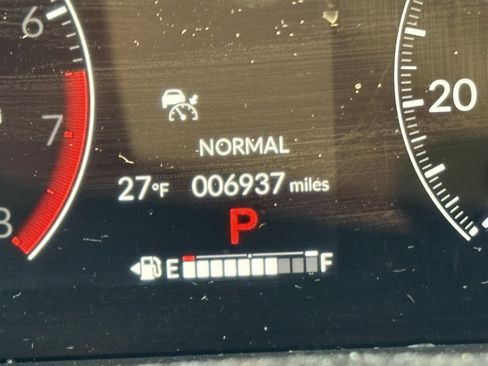 Used 2025 Honda Pilot Sport image 18