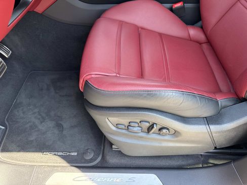 Used 2024 Porsche Cayenne S image 22