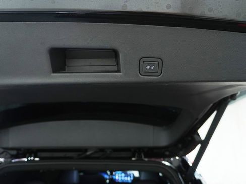 Used 2025 Chevrolet Traverse High Country AWD/4WD image 9