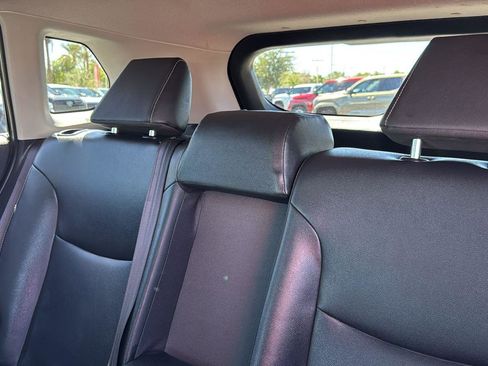 Used 2025 Toyota Corolla Cross XLE image 28