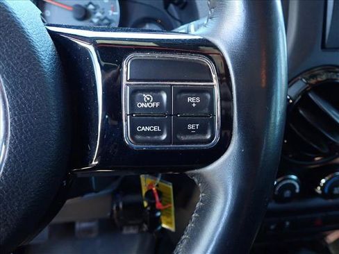 Used 2017 Jeep Wrangler Unlimited Sahara AWD/4WD image 13