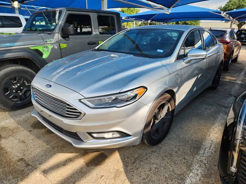 Used 2017 Ford Fusion Energi Titanium FWD image 2