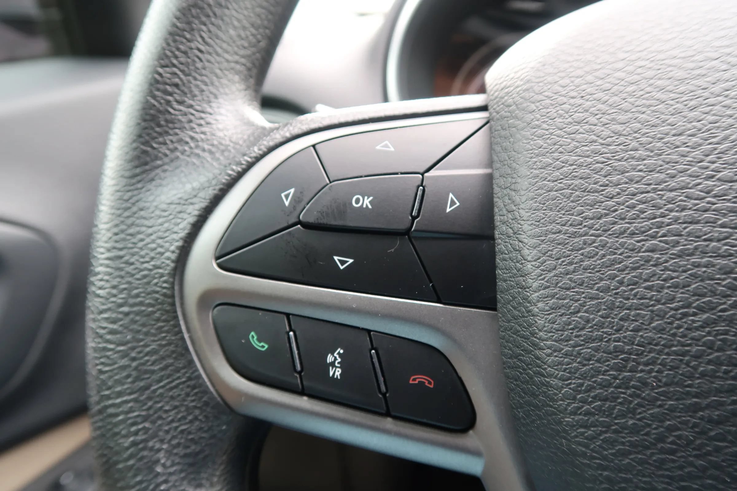 Used 2019 Jeep Cherokee Latitude w/ Popular Appearance Group FWD image 31