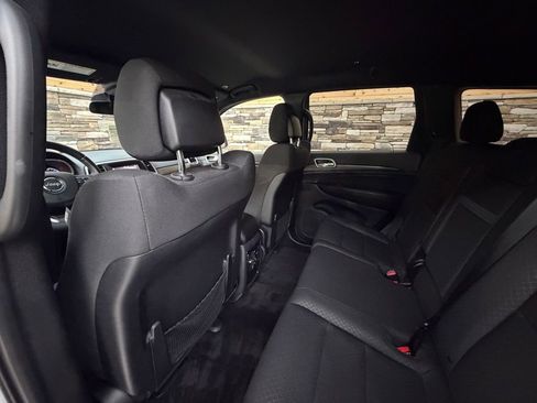 Used 2018 Jeep Grand Cherokee Laredo image 24