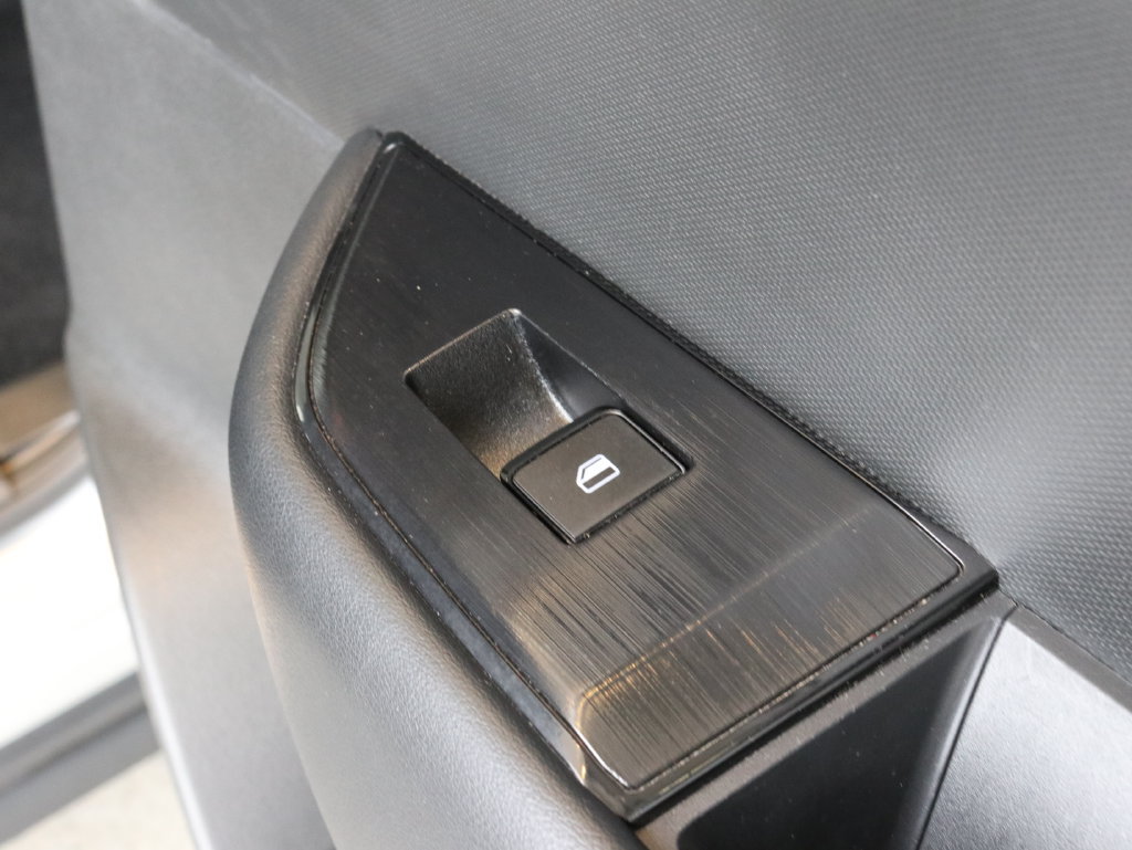 Used 2024 Nissan Rogue S AWD/4WD image 34