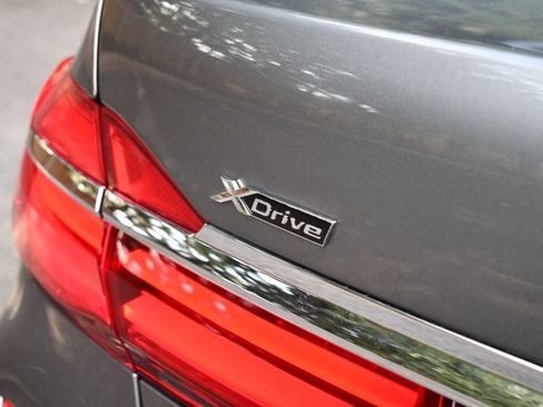 Used 2016 BMW 750i xDrive image 7