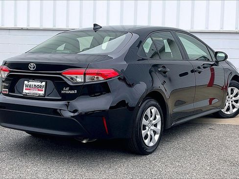 Used 2024 Toyota Corolla LE FWD image 17