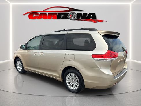 Used 2011 Toyota Sienna XLE w/ Premium Pkg FWD image 9