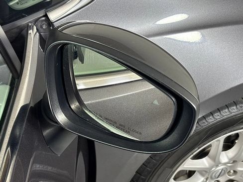 Used 2023 Chrysler Pacifica Touring-L FWD image 16