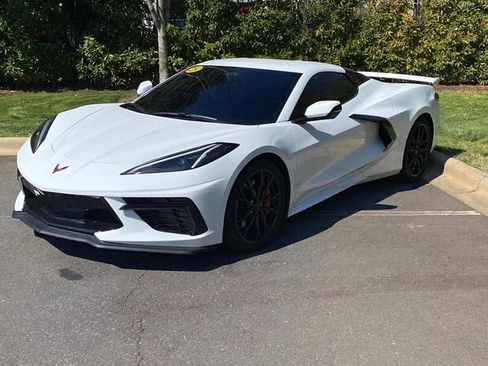 Used 2025 Chevrolet Corvette Stingray w/ Z51 Performance Package image 3