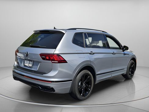 Certified 2023 Volkswagen Tiguan SE R-Line FWD image 5