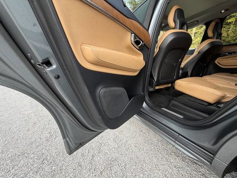 Used 2016 Volvo XC90 T6 Inscription w/ Vision Package image 13