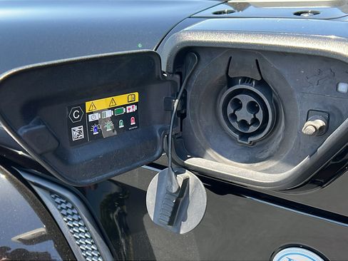 Used 2023 Jeep Wrangler Unlimited Sahara AWD/4WD image 23
