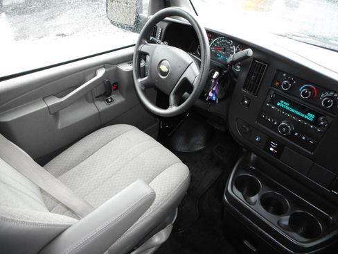 Used 2017 Chevrolet Express 3500 LT w/ LT Preferred Equipment Group image 25