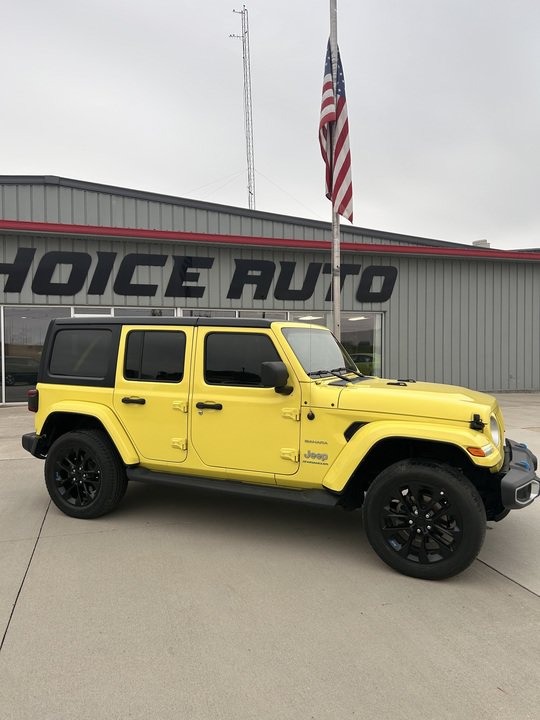 Used 2023 Jeep Wrangler Unlimited Sahara w/ Cold Weather Group AWD/4WD image 2