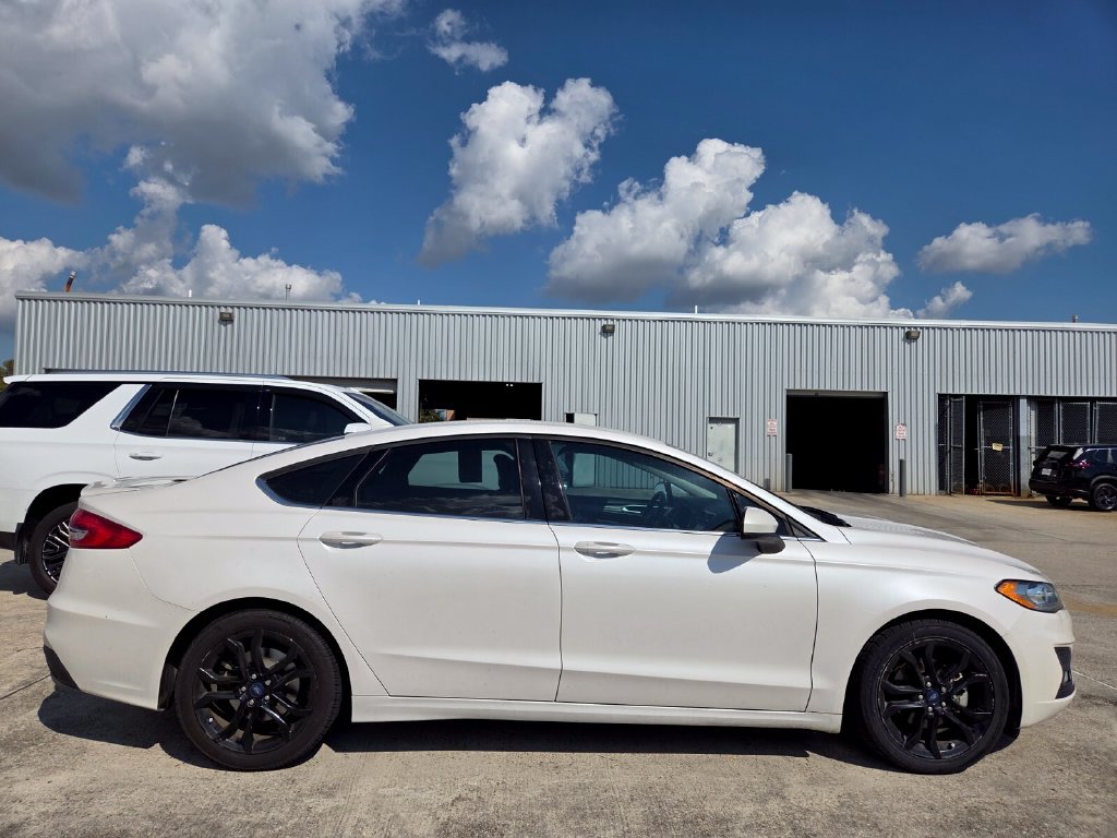 Used 2019 Ford Fusion SE w/ Equipment Group 151A FWD image 5