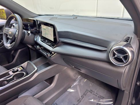 Used 2026 Chevrolet Equinox LT FWD image 12