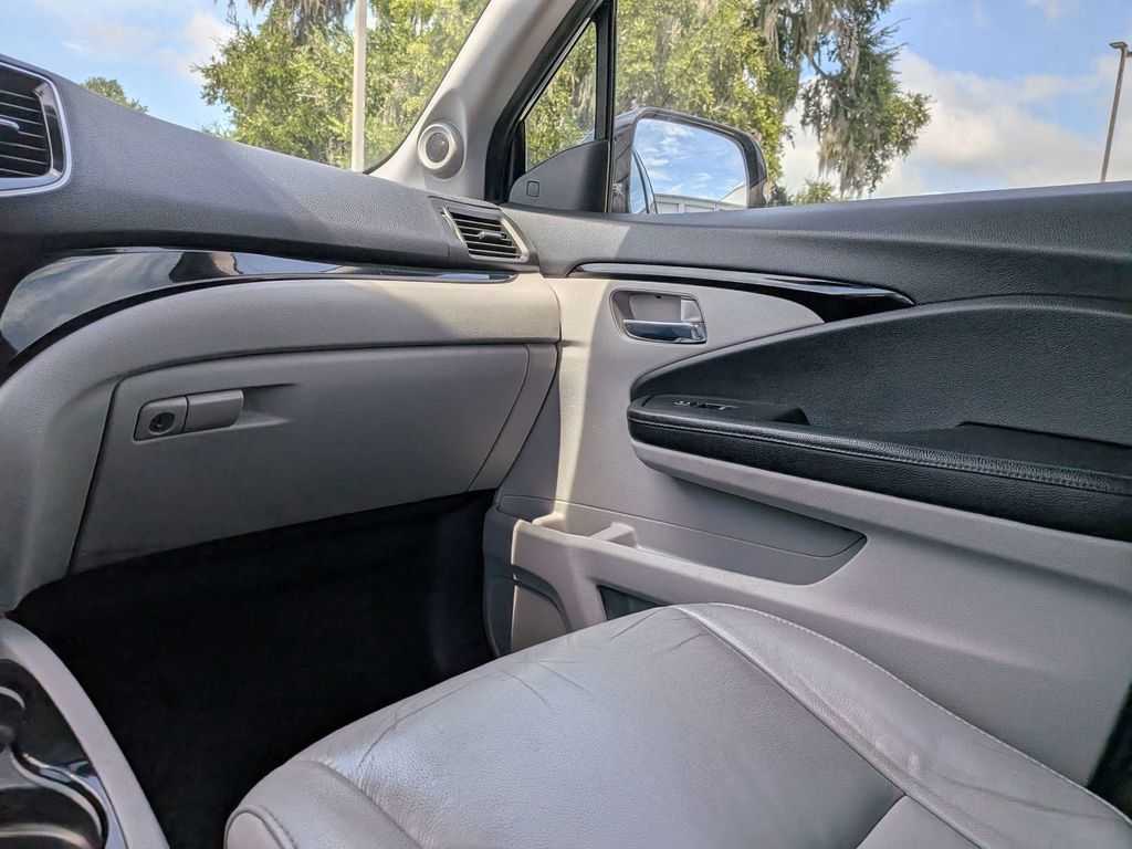 Used 2019 Honda Pilot Touring image 17