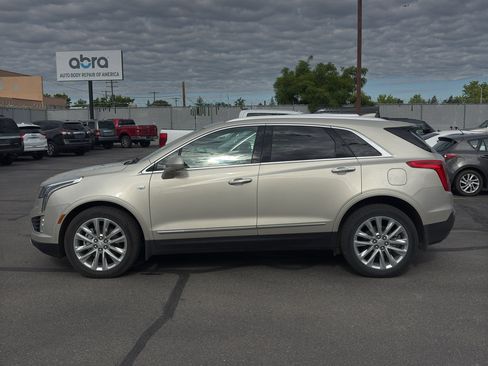 Used 2017 Cadillac XT5 Platinum w/ Driver Assist Package AWD/4WD image 4