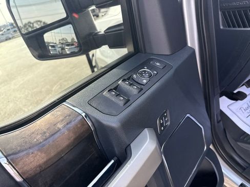 Used 2022 Ford F250 Lariat w/ Black Appearance Package image 14