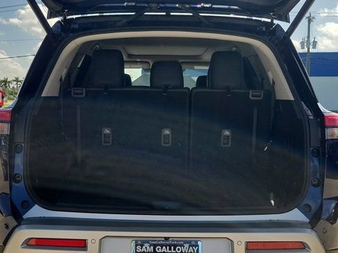 Used 2022 Nissan Pathfinder SL w/ SL Premium Package FWD image 9