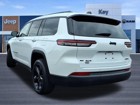 Used 2023 Jeep Grand Cherokee L Limited w/ Black Appearance Package AWD/4WD image 3