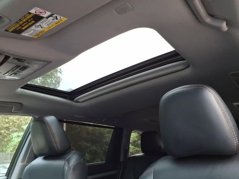 Used 2019 Toyota Highlander XLE AWD/4WD image 15
