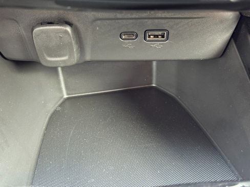 Used 2025 Chevrolet Trax RS FWD image 26