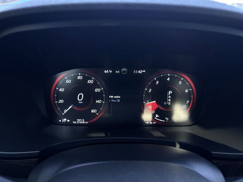 Used 2017 Volvo S90 T6 Momentum w/ Vision Package image 11