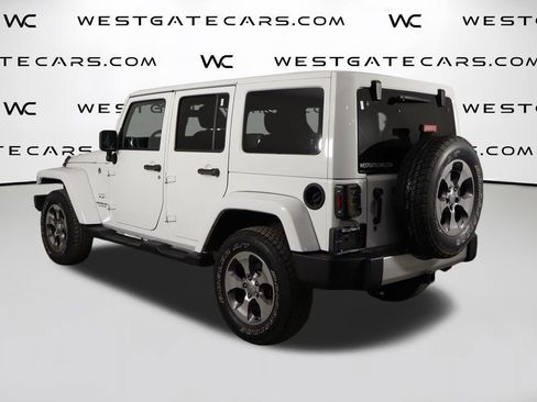 Used 2017 Jeep Wrangler Unlimited Sahara w/ Connectivity Group AWD/4WD image 36