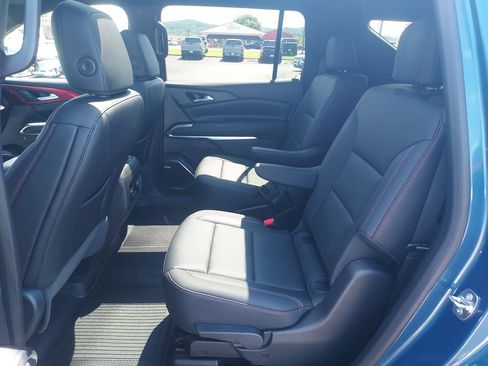 Used 2025 Chevrolet Traverse Z71 w/ Enhanced Driving Package AWD/4WD image 14