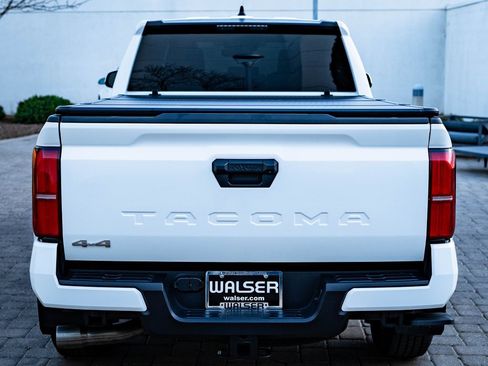 Used 2025 Toyota Tacoma SR5 image 10