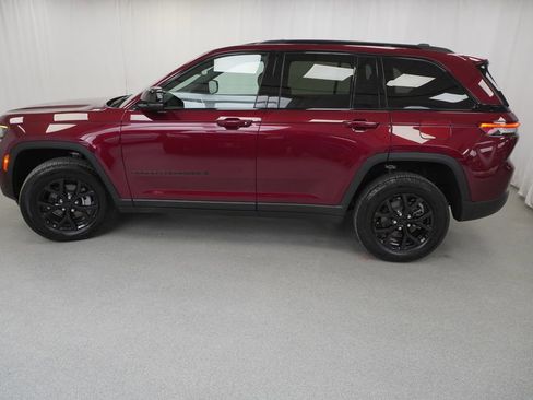 Certified 2025 Jeep Grand Cherokee Altitude image 15