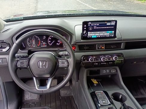 Used 2025 Honda Pilot EX-L image 12