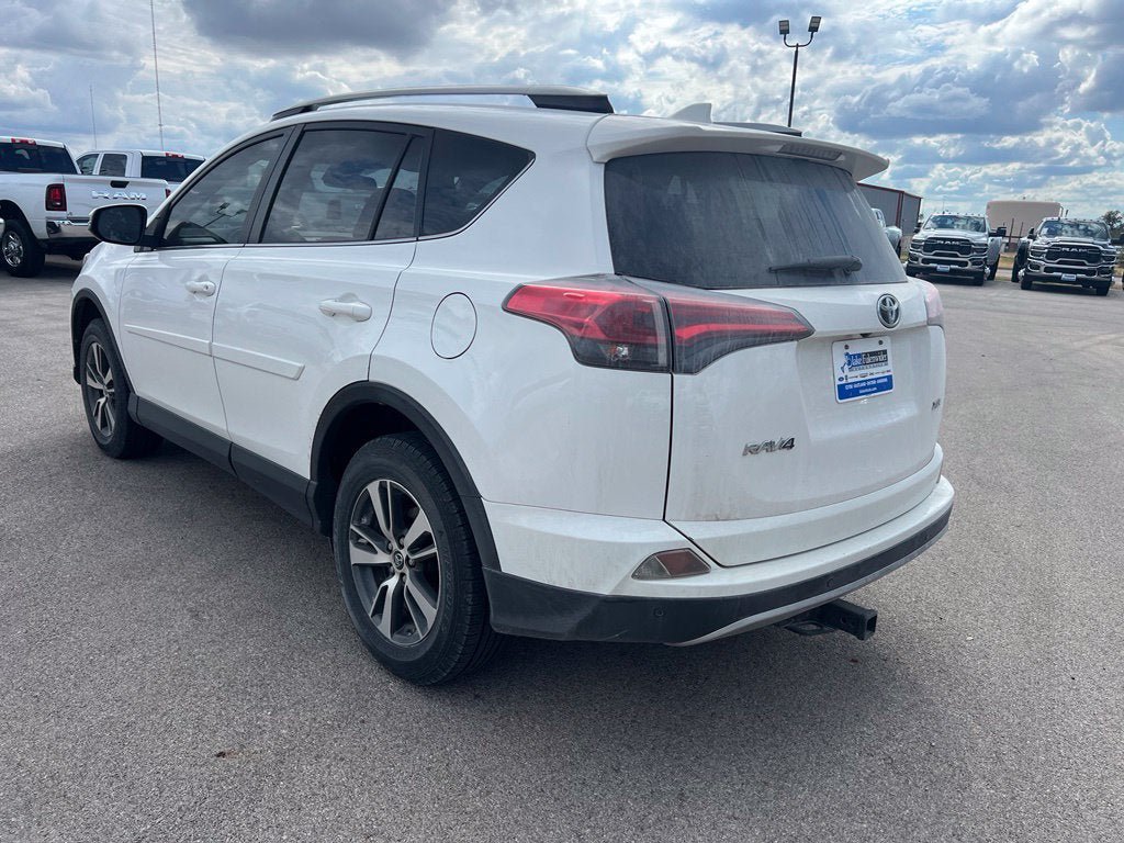 Used 2017 Toyota RAV4 XLE FWD image 3