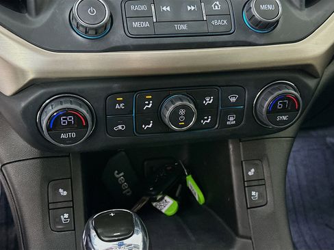 Used 2019 GMC Acadia Denali w/ Technology Package FWD image 23
