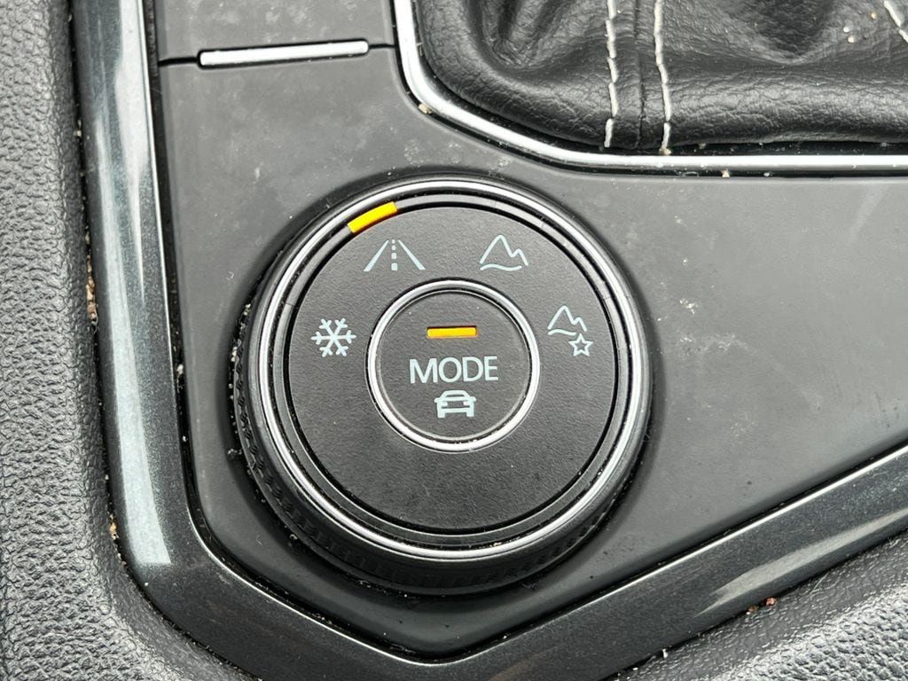 Used 2023 Volkswagen Tiguan SE R-Line AWD/4WD image 33