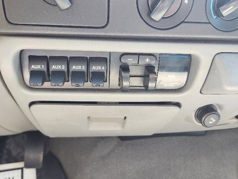 Used 2006 Ford F250 XLT image 16