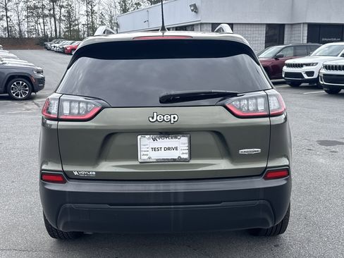 Used 2019 Jeep Cherokee Latitude w/ Popular Appearance Group image 4