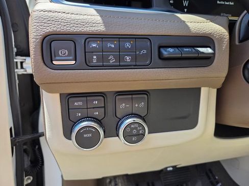 Used 2022 GMC Yukon Denali AWD/4WD image 11