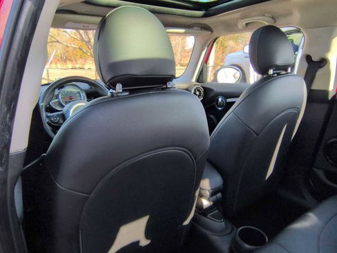 Used 2019 MINI Cooper 4-Door Hardtop w/ Signature Upholstery Package image 19