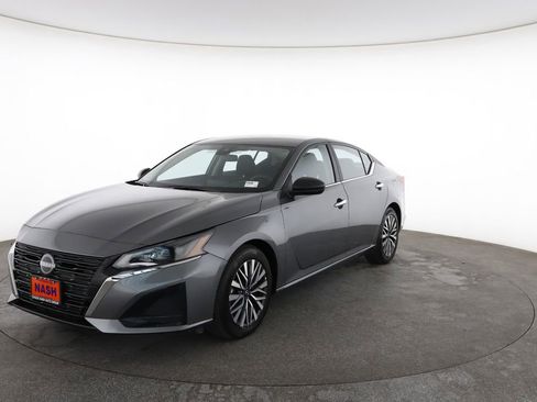 Used 2025 Nissan Altima 2.5 SV image 5