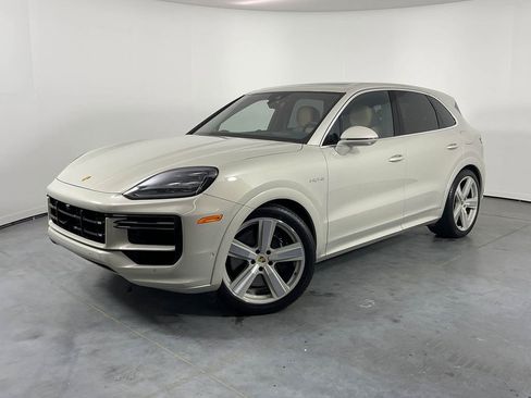Used 2024 Porsche Cayenne Turbo AWD/4WD image 1