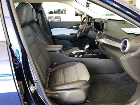 Used 2024 Chevrolet Trax LT w/ Driver Confidence Package image 47