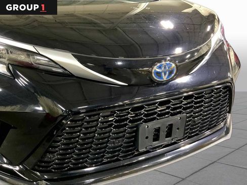 Used 2024 Toyota Sienna XSE w/ XSE Plus Package AWD/4WD image 30